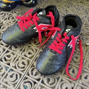 Lotto Storm Boys Black and Red Soccer Cleats. Size 1. Like New!